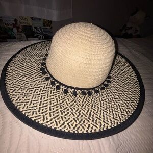 Jessica Simpson Woven Tan and Black Hat